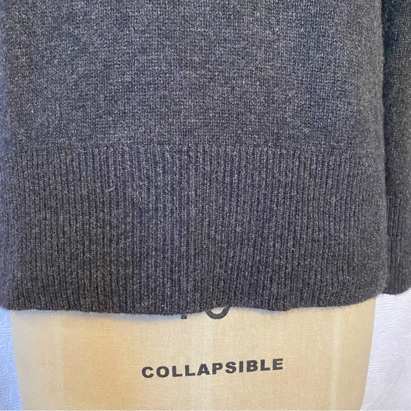 Pure Cashmere Babaton by Aritzia crewneck dark blue sweater XS/S - Picture 2 of 6